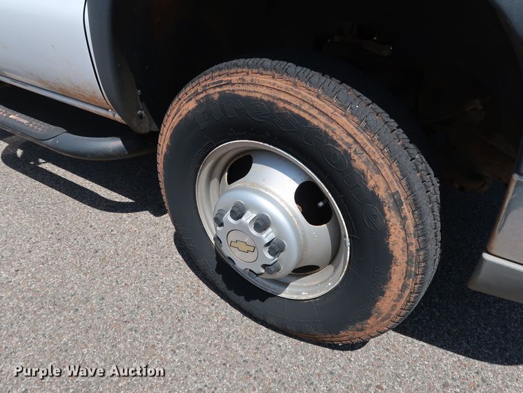 image for item DH3521 2003 Chevrolet Silverado 3500 utility bed pickup truck