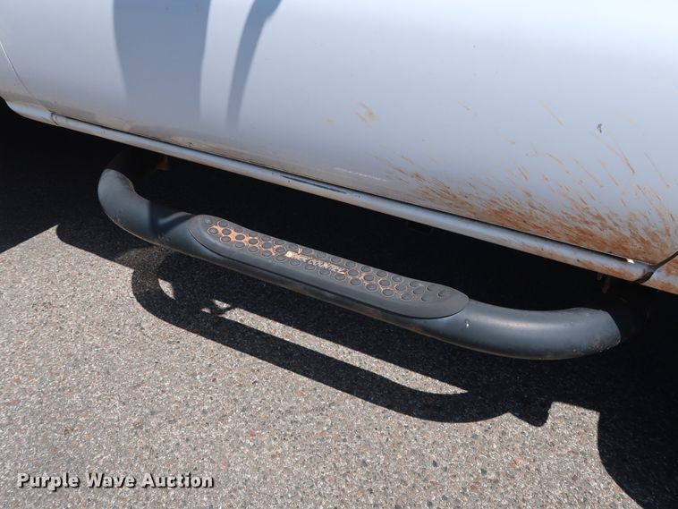 image for item DH3521 2003 Chevrolet Silverado 3500 utility bed pickup truck