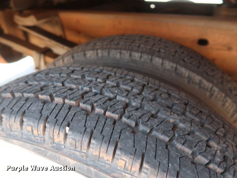 image for item DH3521 2003 Chevrolet Silverado 3500 utility bed pickup truck