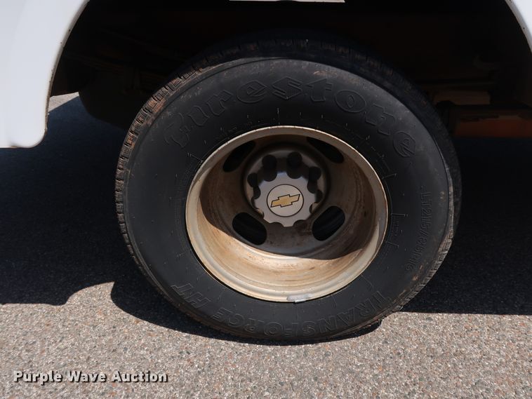 image for item DH3521 2003 Chevrolet Silverado 3500 utility bed pickup truck