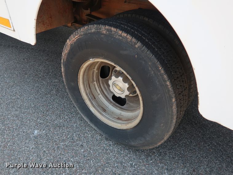 image for item DH3521 2003 Chevrolet Silverado 3500 utility bed pickup truck