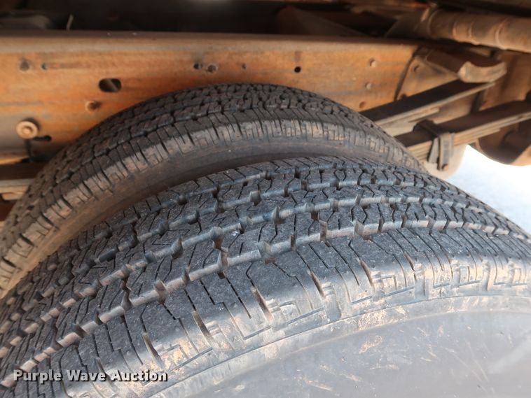 image for item DH3521 2003 Chevrolet Silverado 3500 utility bed pickup truck