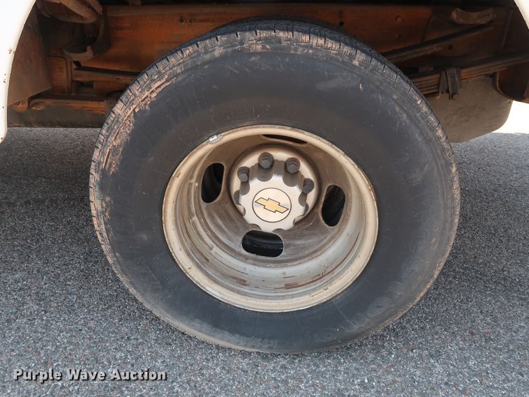 image for item DH3521 2003 Chevrolet Silverado 3500 utility bed pickup truck