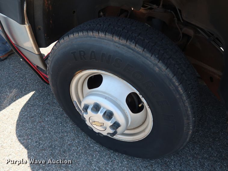 image for item DH3521 2003 Chevrolet Silverado 3500 utility bed pickup truck