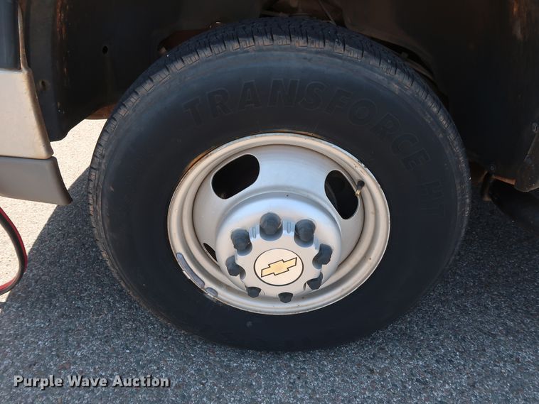 image for item DH3521 2003 Chevrolet Silverado 3500 utility bed pickup truck