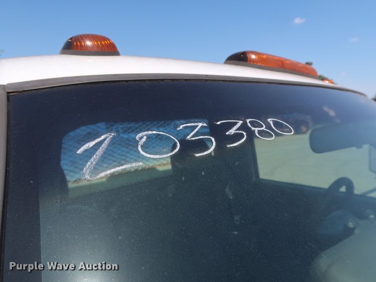 image for item DH3521 2003 Chevrolet Silverado 3500 utility bed pickup truck