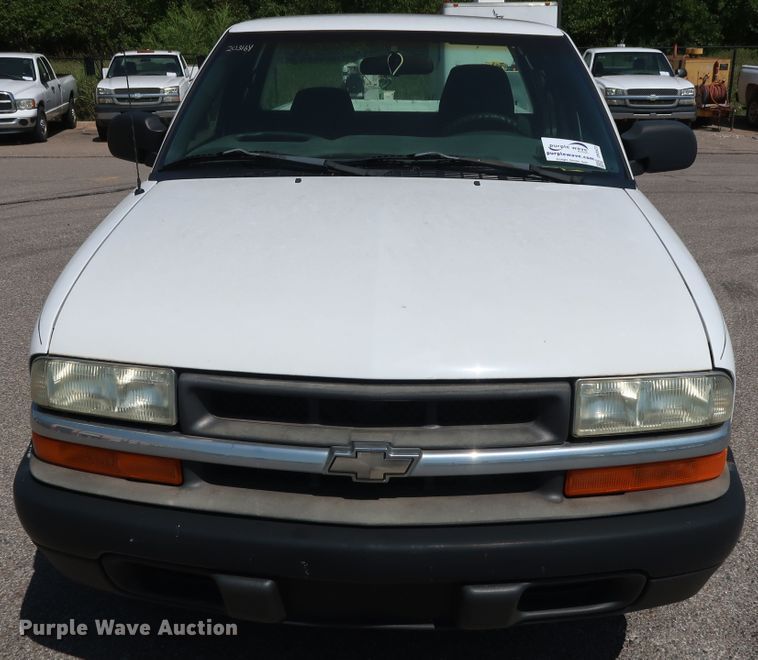 image for item DH3522 2003 Chevrolet S10 Ext. Cab pickup truck