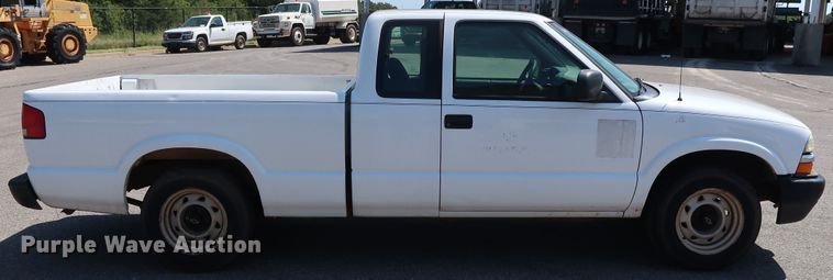 image for item DH3522 2003 Chevrolet S10 Ext. Cab pickup truck