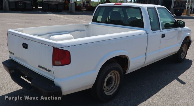 image for item DH3522 2003 Chevrolet S10 Ext. Cab pickup truck