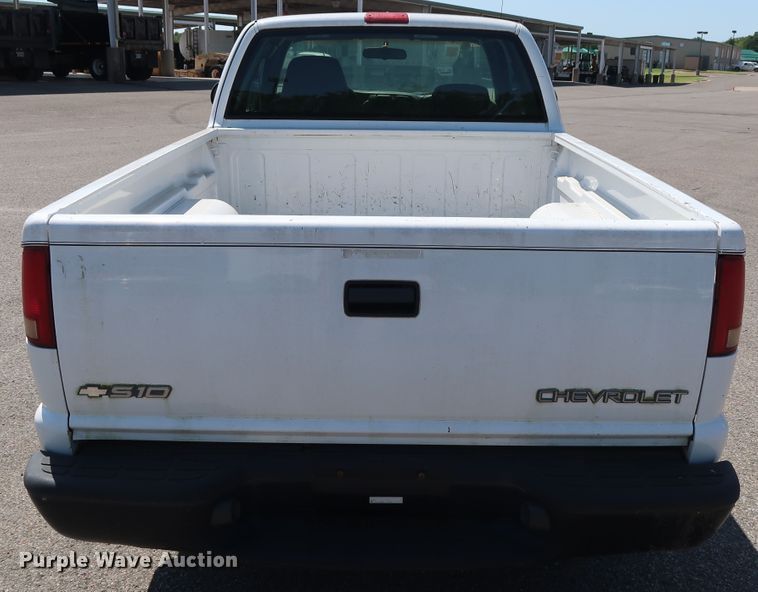 image for item DH3522 2003 Chevrolet S10 Ext. Cab pickup truck
