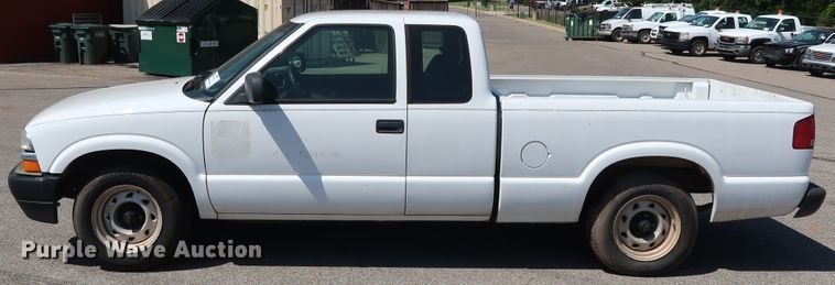 image for item DH3522 2003 Chevrolet S10 Ext. Cab pickup truck