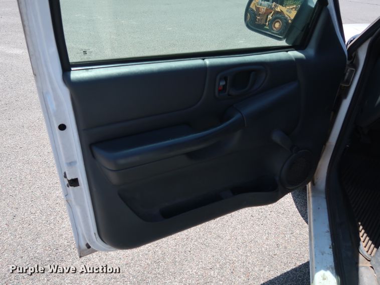 image for item DH3522 2003 Chevrolet S10 Ext. Cab pickup truck