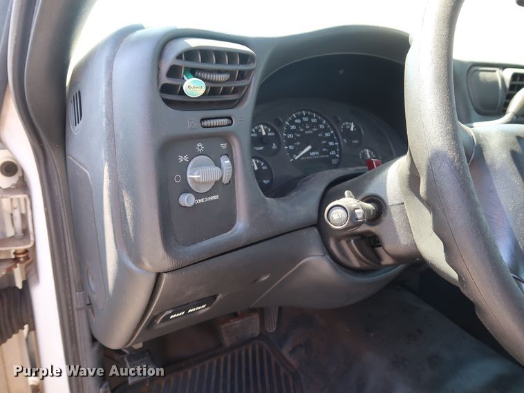 image for item DH3522 2003 Chevrolet S10 Ext. Cab pickup truck