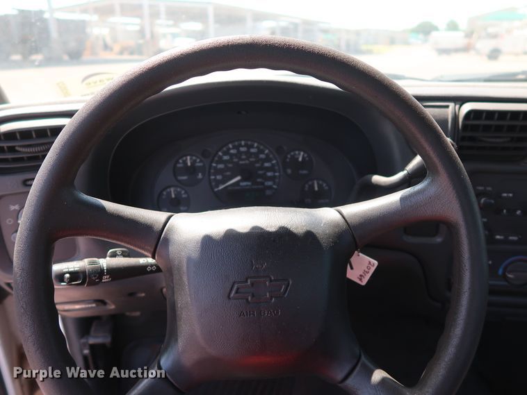 image for item DH3522 2003 Chevrolet S10 Ext. Cab pickup truck