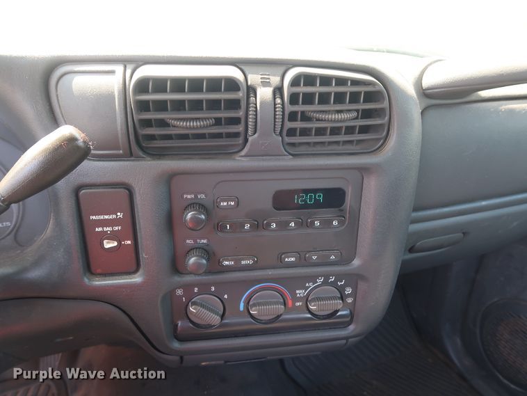 image for item DH3522 2003 Chevrolet S10 Ext. Cab pickup truck