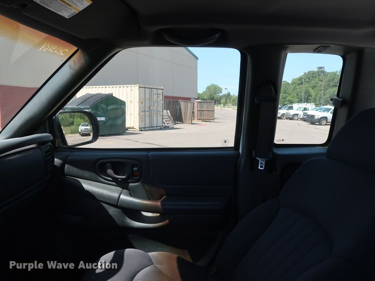 image for item DH3522 2003 Chevrolet S10 Ext. Cab pickup truck