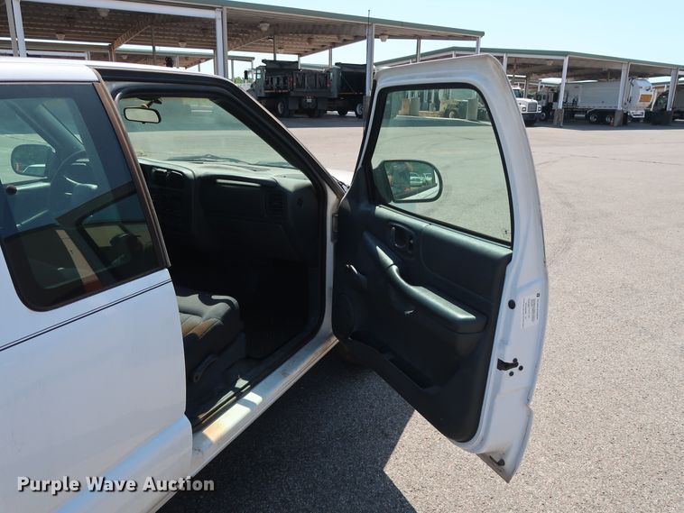 image for item DH3522 2003 Chevrolet S10 Ext. Cab pickup truck