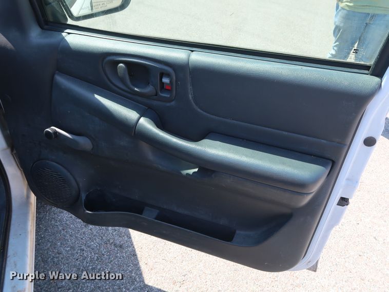 image for item DH3522 2003 Chevrolet S10 Ext. Cab pickup truck