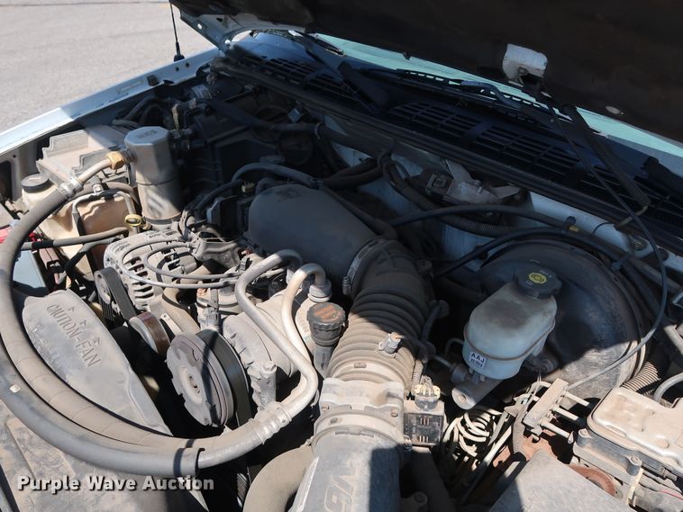 image for item DH3522 2003 Chevrolet S10 Ext. Cab pickup truck