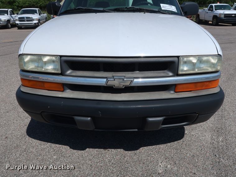 image for item DH3522 2003 Chevrolet S10 Ext. Cab pickup truck