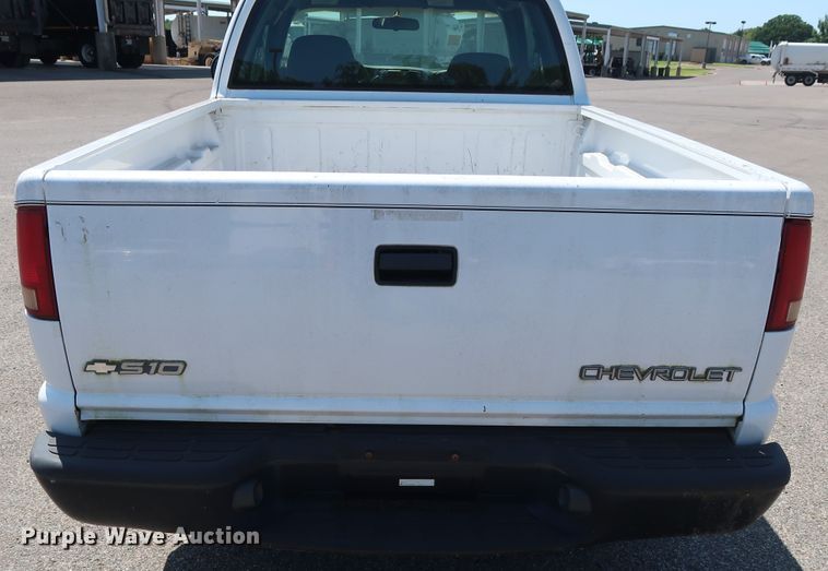 image for item DH3522 2003 Chevrolet S10 Ext. Cab pickup truck