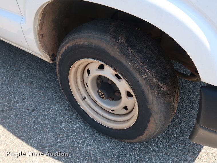 image for item DH3522 2003 Chevrolet S10 Ext. Cab pickup truck