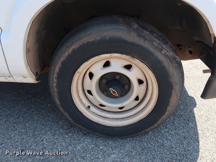 image for item DH3522 2003 Chevrolet S10 Ext. Cab pickup truck