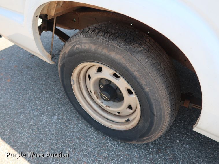 image for item DH3522 2003 Chevrolet S10 Ext. Cab pickup truck