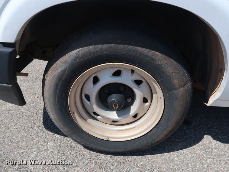 image for item DH3522 2003 Chevrolet S10 Ext. Cab pickup truck