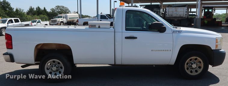 image for item DH3524 2007 Chevrolet Silverado 1500 pickup truck