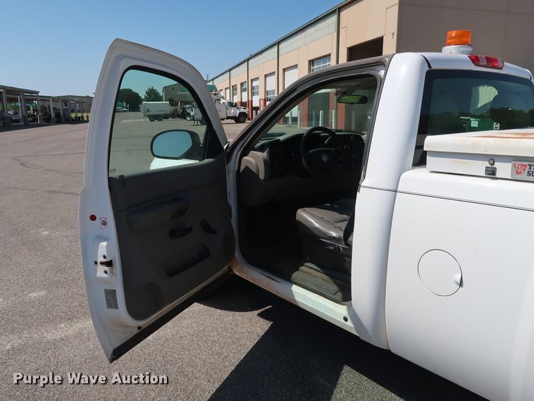 image for item DH3524 2007 Chevrolet Silverado 1500 pickup truck