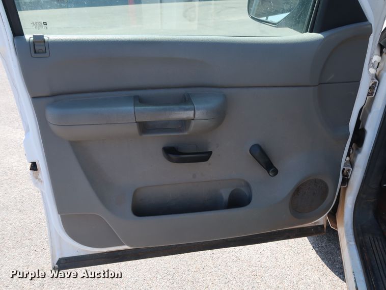 image for item DH3524 2007 Chevrolet Silverado 1500 pickup truck