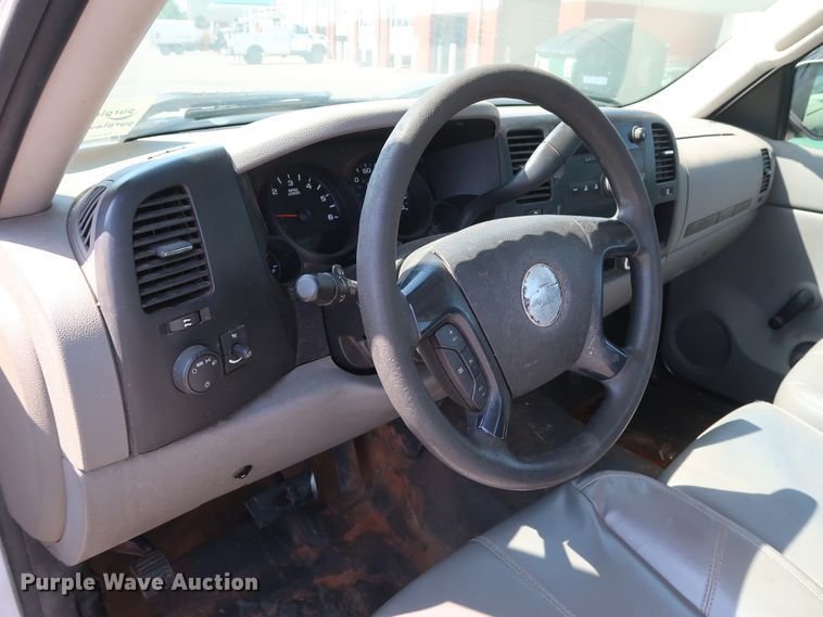 image for item DH3524 2007 Chevrolet Silverado 1500 pickup truck