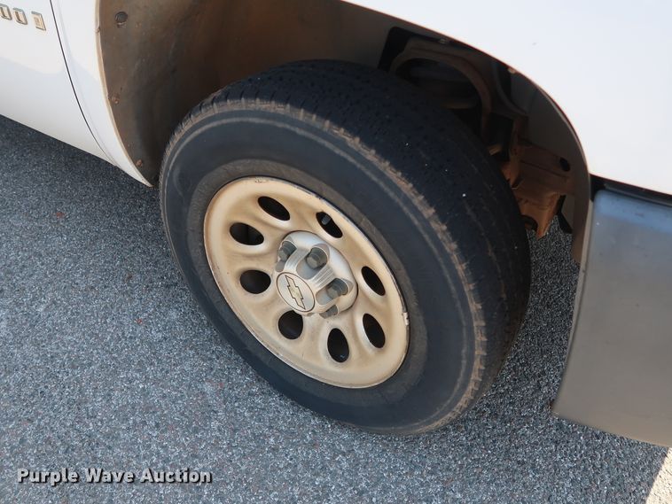 image for item DH3524 2007 Chevrolet Silverado 1500 pickup truck