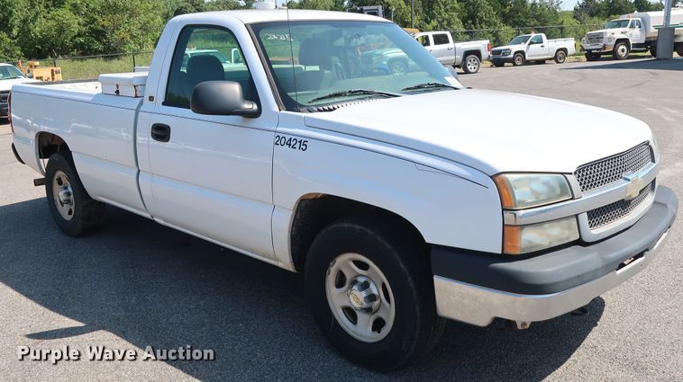 image for item DH3526 2004 Chevrolet Silverado 1500 pickup truck