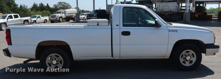 image for item DH3526 2004 Chevrolet Silverado 1500 pickup truck
