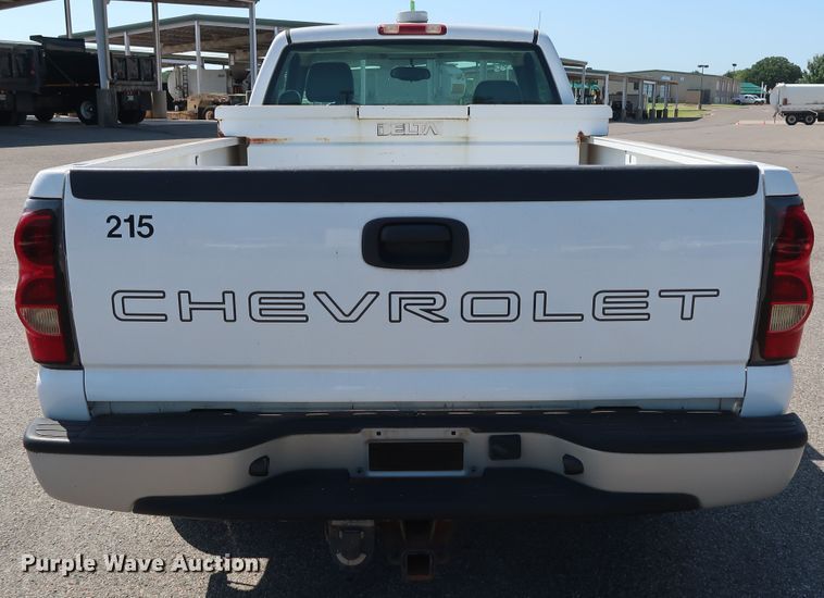 image for item DH3526 2004 Chevrolet Silverado 1500 pickup truck