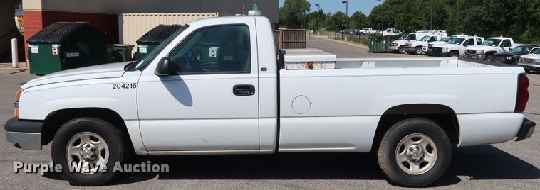 image for item DH3526 2004 Chevrolet Silverado 1500 pickup truck