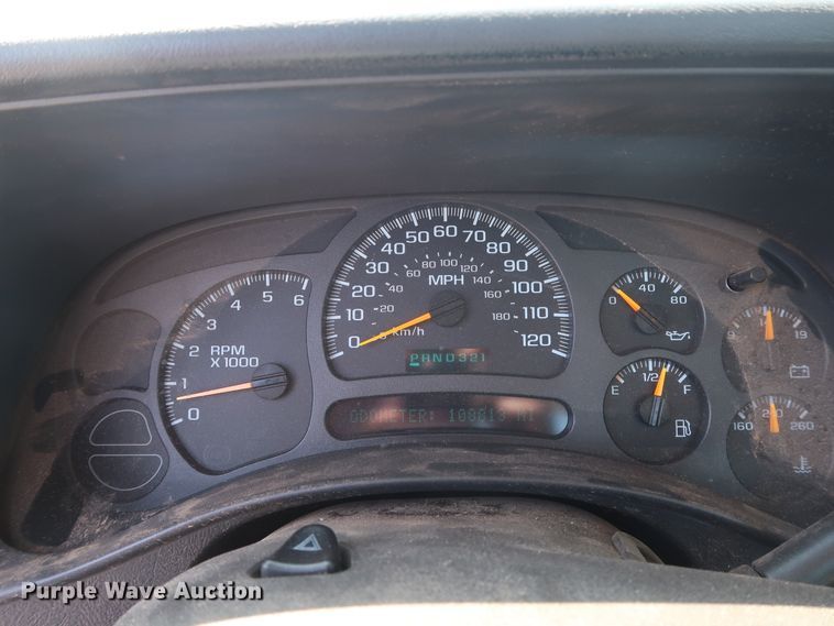 image for item DH3526 2004 Chevrolet Silverado 1500 pickup truck