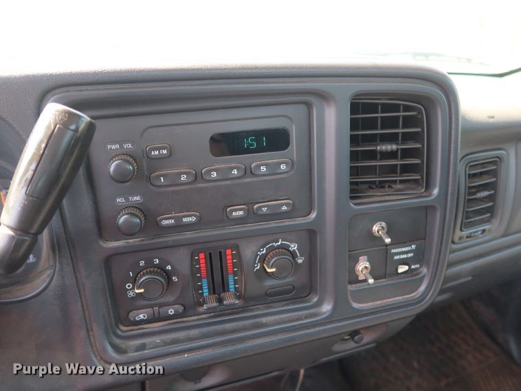 image for item DH3526 2004 Chevrolet Silverado 1500 pickup truck