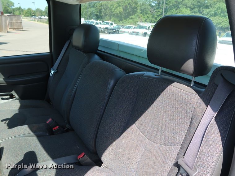 image for item DH3526 2004 Chevrolet Silverado 1500 pickup truck