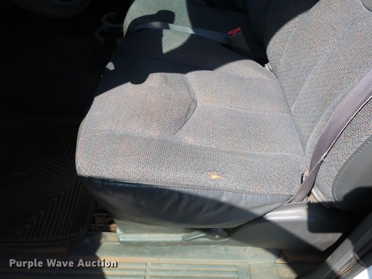 image for item DH3526 2004 Chevrolet Silverado 1500 pickup truck