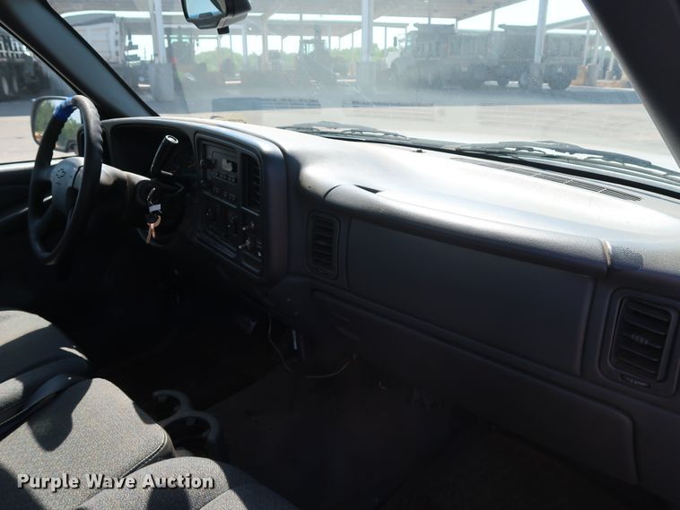 image for item DH3526 2004 Chevrolet Silverado 1500 pickup truck