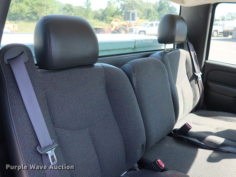 image for item DH3526 2004 Chevrolet Silverado 1500 pickup truck