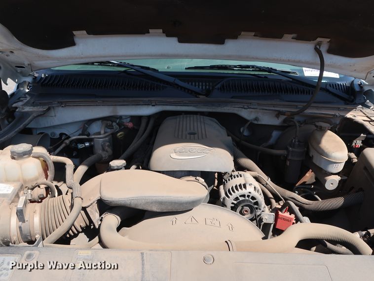 image for item DH3526 2004 Chevrolet Silverado 1500 pickup truck