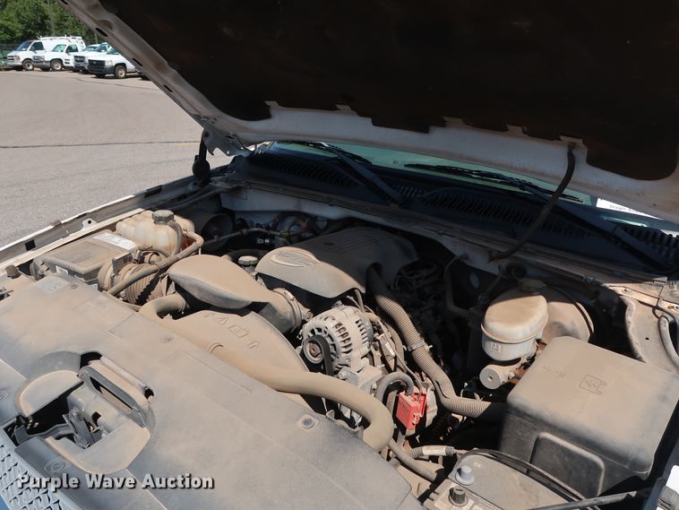 image for item DH3526 2004 Chevrolet Silverado 1500 pickup truck