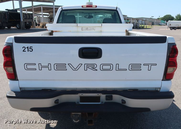 image for item DH3526 2004 Chevrolet Silverado 1500 pickup truck