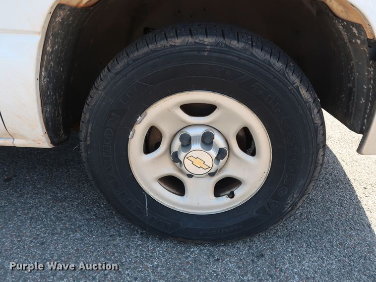 image for item DH3526 2004 Chevrolet Silverado 1500 pickup truck