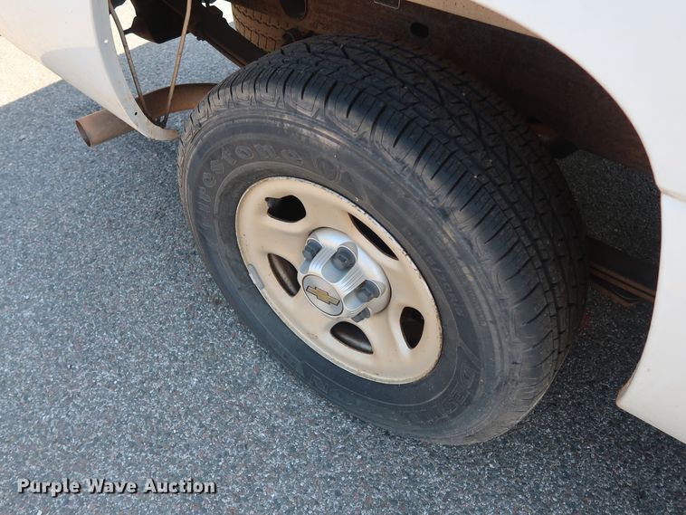 image for item DH3526 2004 Chevrolet Silverado 1500 pickup truck