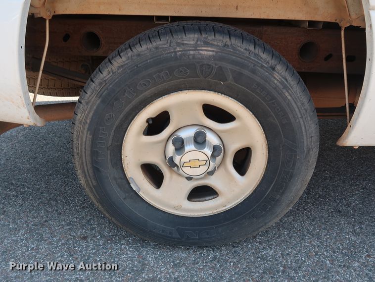 image for item DH3526 2004 Chevrolet Silverado 1500 pickup truck